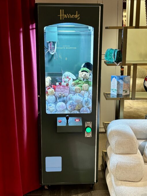 Arcade claw machine