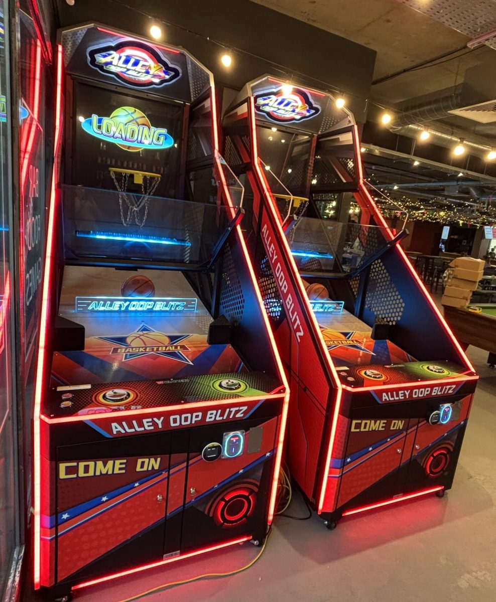 Basketball arcade game with Nayax contactless system installed in venue